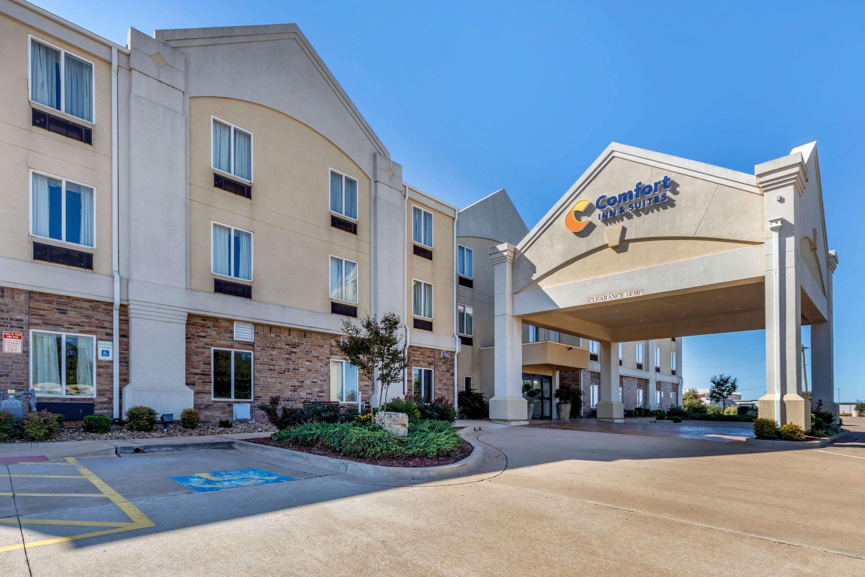 Comfort Inn & Suites Perry I-35 Exterior photo